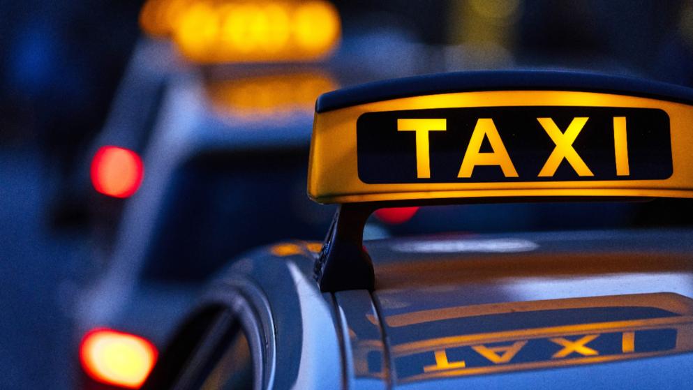 Bild zur Stelle Taxifahrer (m/w/d)  "Du drehst gern am (Lenk-) Rad?"  - Dann bist Du bei uns genau richtig.