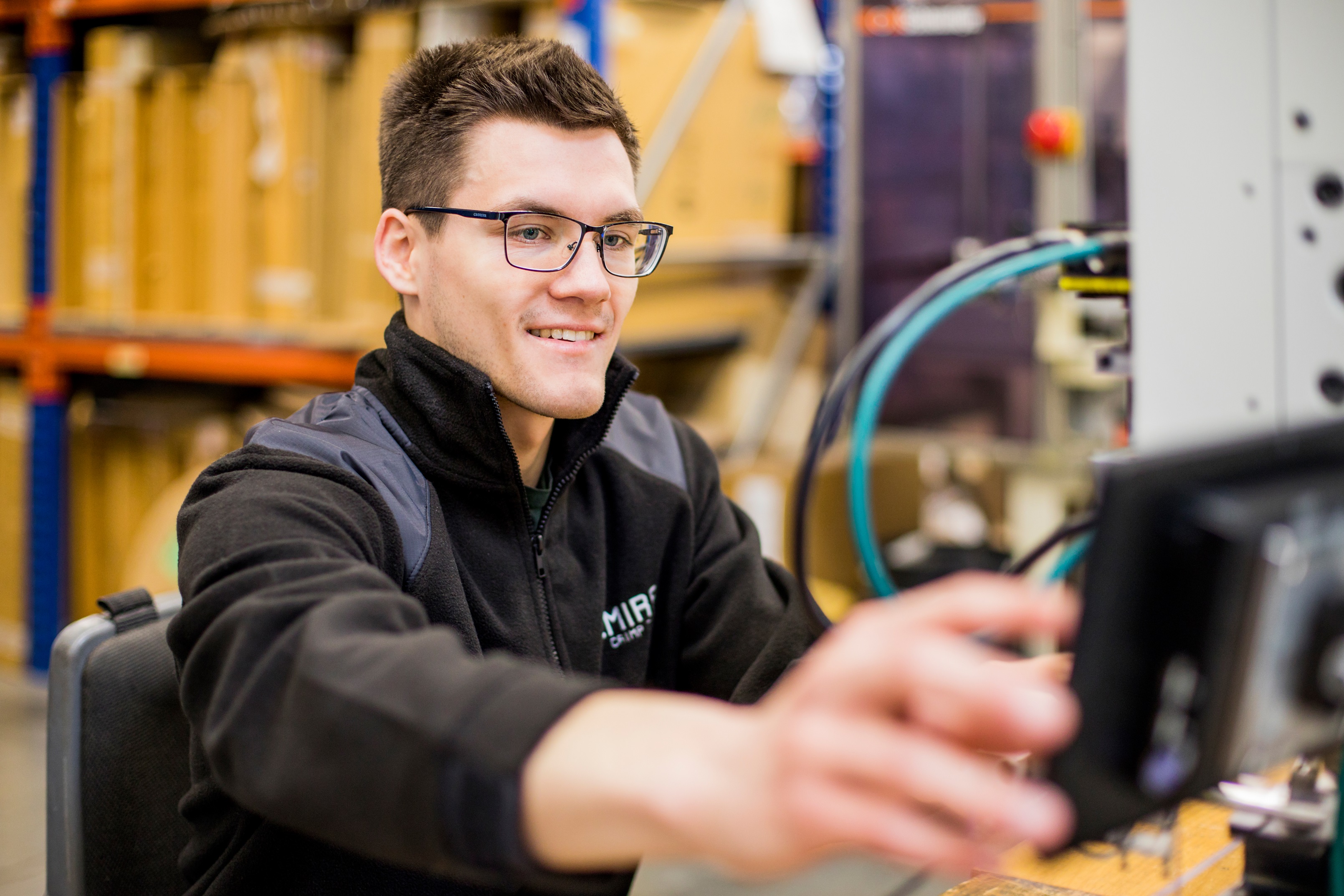 Bild zur Stelle Mitarbeiter für hardwarenahes Programmieren (m/w/d)