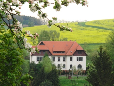 Bild zur Stelle Erzieher:in oder Sozialpädagoge:in im Kinder- und Jugendwohnen „Haus Carola“ Hainewalde
